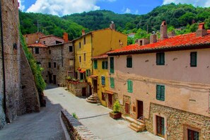 Exterior - Hillside Pool & Spa Retreat (Sassetta)