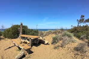 Una spiaggia nelle vicinanze