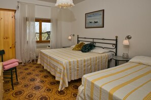 2 bedrooms, iron/ironing board, free WiFi, bed sheets - Villa in Sassetta with Private Botanical Garden (Sassetta)