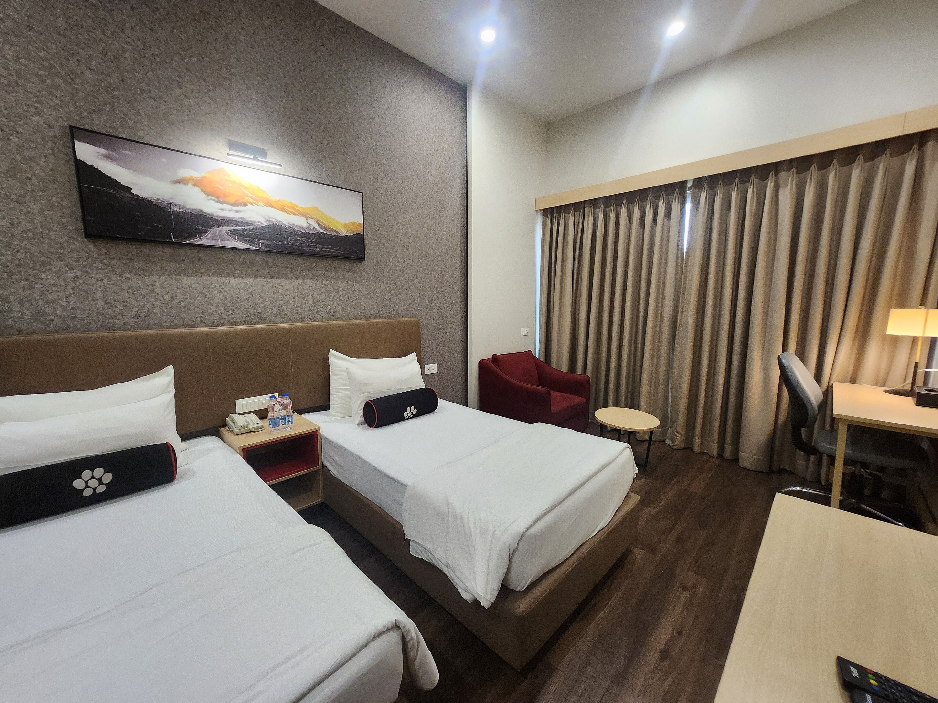 Bar mini, peti besi dalam bilik, seterika/papan seterika, Wi-fi percuma 
