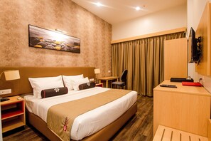 Quarto casal ou duplo premier | Frigobar, cofres nos quartos, ferros/tábuas de passar roupa