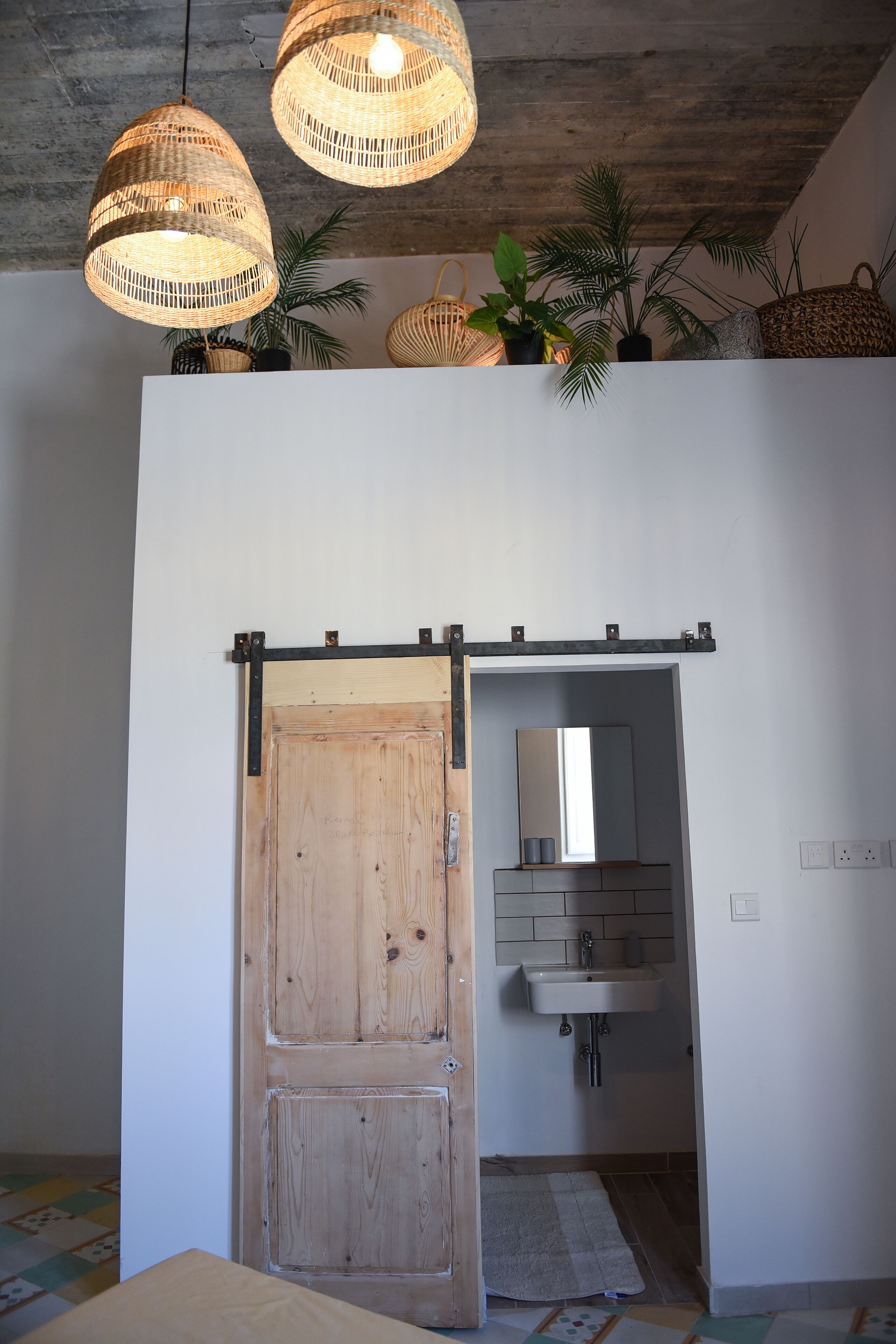 シャワー、ヘアドライヤー、タオル、石鹸