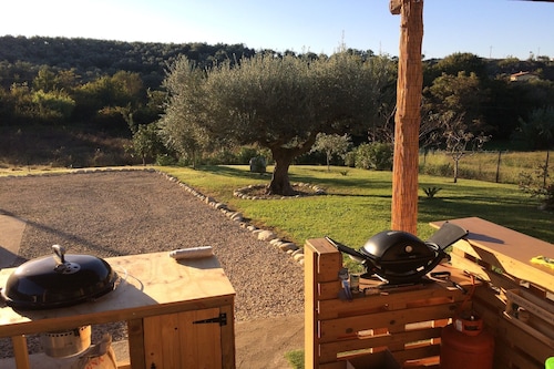 Hillside Escape mit Pool