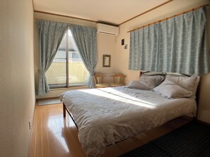 3 bedrooms, in-room safe, desk, iron/ironing board - Near Disneyland, Tokyo, Beach, Narita Airport and Makuhari Messe.Sunny Big House (Narashino)