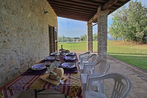 Outdoor dining - Villa in Torri with Panoramic Views & Pool (Torri)