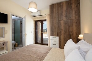 3 chambres, coffres-forts dans les chambres, fer et planche à repasser