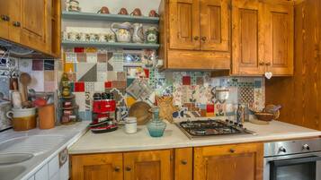 Réfrigérateur, four, plaque de cuisson, lave-vaisselle