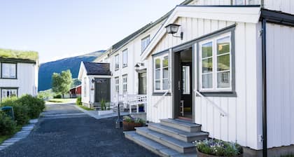 Kongsvold Fjeldstue by Frich`s