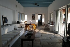 TV, fireplace, DVD player