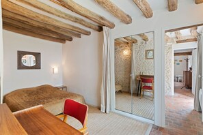 2 bedrooms, free WiFi