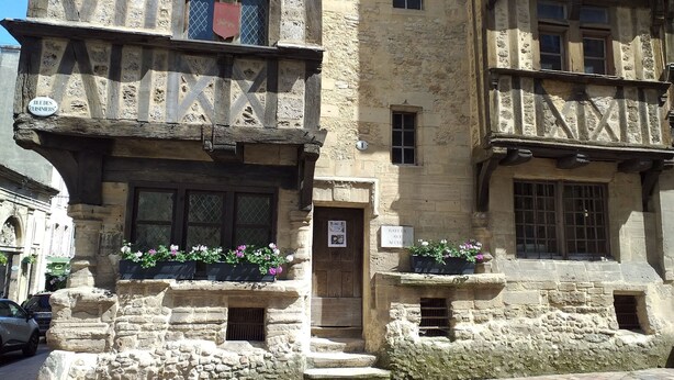 A historic building with exposed stone walls and timber framing. - Modern flat in Bayeux in the town centre (Bayeux)