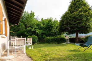 Outdoor dining - Holiday Home in Lombardy by Lake Idro (Idro)