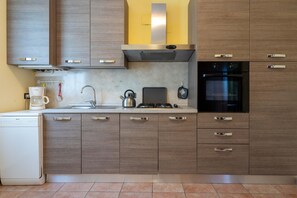 Fridge, oven, dishwasher, coffee/tea maker - Holiday Home in Lombardy by Lake Idro (Idro)