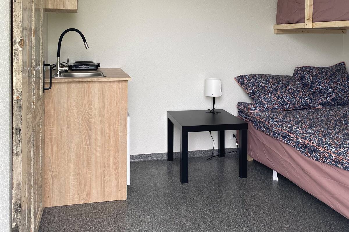 WiFi (free), bed sheets