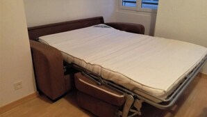 A compact bed with a mattress and a pull-out drawer underneath. - Studio Centre Ville et Bord de mer (Les Sables-d'Olonne)