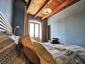 5 bedrooms, free WiFi, bed sheets