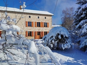 Exterior - Comfortable gîte in Auvergne near hiking trails (Craponne-sur-Arzon)