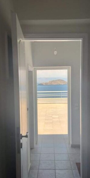 Villa | Interior - Charming 4-bed Villa in Pefkali (Corinth)