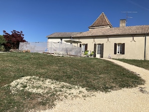 المنشأة من الخارج