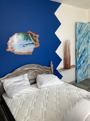2 bedrooms, iron/ironing board, free WiFi