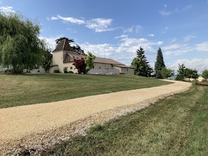 المنطقة المحيطة بالمنشأة