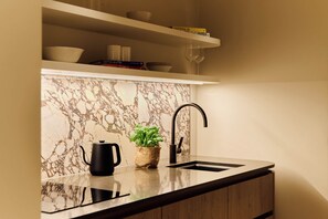 Estudio superior | Cocina privada | Cafetera o tetera y hervidor eléctrico