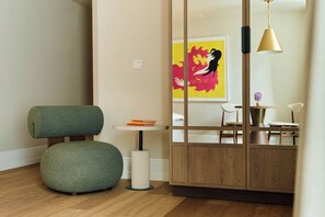 Superior Studio | Living area | 43-inch flat-screen TV with digital channels, TV, streaming services - Revier (Oslo)