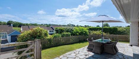 Cottage | Outdoor dining