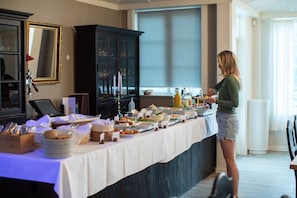 Free daily self-service breakfast