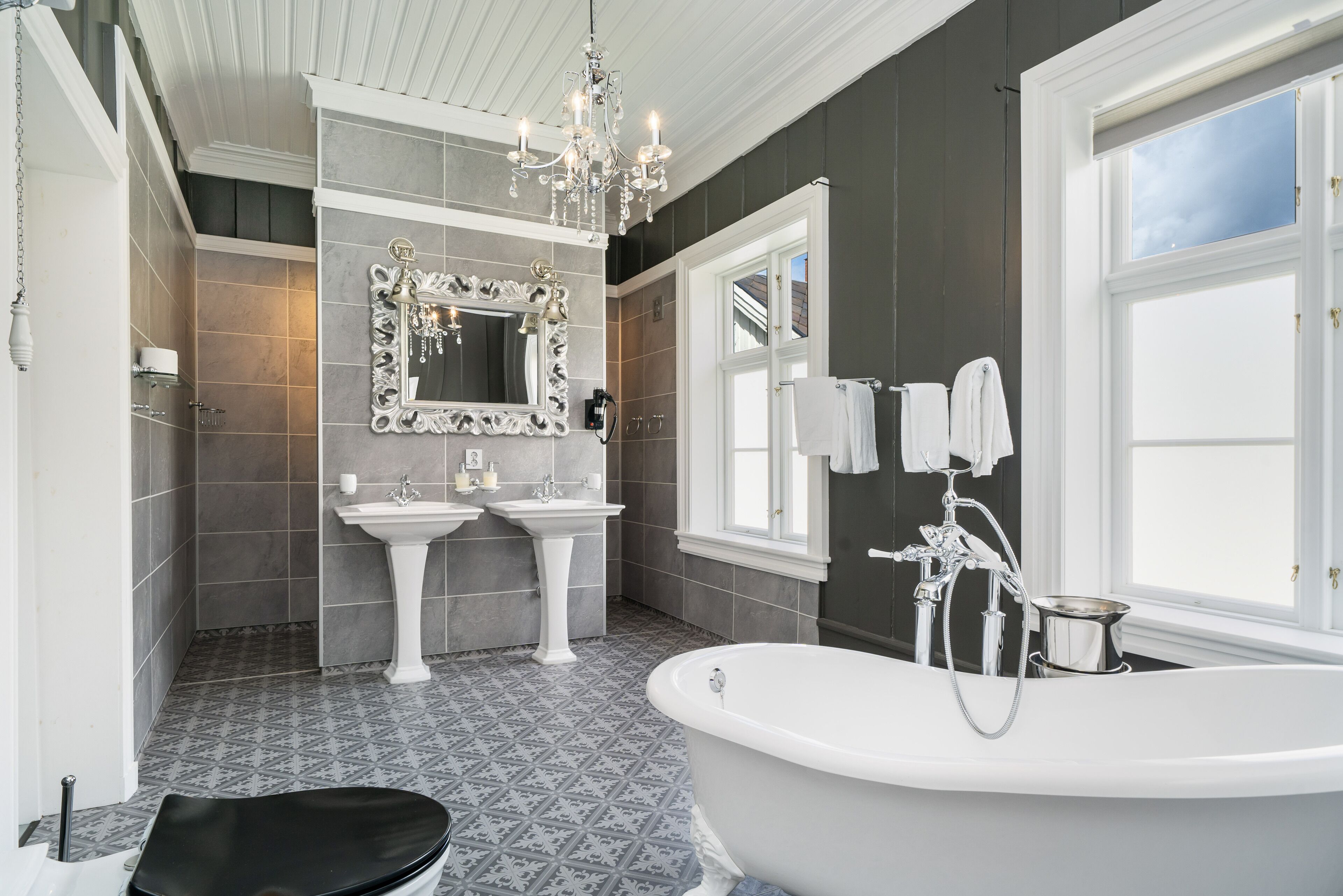 Suite Tradition | Salle de bain | Douche, sèche-cheveux, chauffage par le sol (salle de bains)