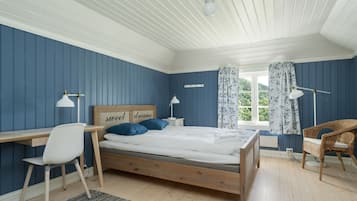 Economy-Doppelzimmer, Gemeinschaftsbad (bathrooms 2 floors down) | 1 Schlafzimmer, Schreibtisch, kostenloses WLAN, Bettwäsche