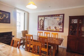 Dining - Dundee Backpackers Hostel (Dundee)