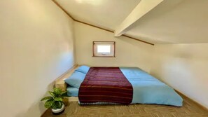 4 عدّة غرف نوم وواي فاي مجانًا وملاءات أسرّة