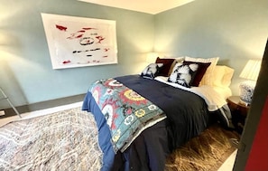 6 bedrooms, desk, iron/ironing board, free WiFi