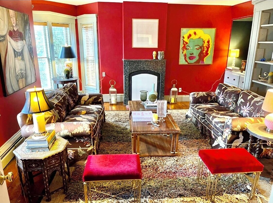 Smart TV, fireplace, books