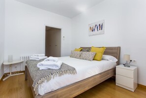 2 chambres, fer et planche à repasser, accès au Wi-Fi (inclus)