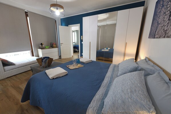 2 chambres, bureau, fer et planche à repasser, accès au Wi-Fi (inclus)