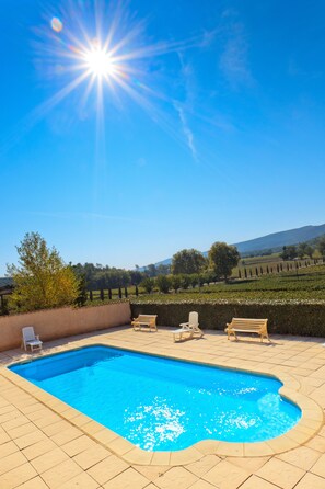 حمّام سباحة خارجي