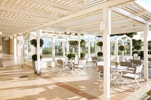 屋外ダイニングエリア