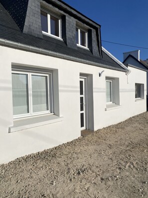 Exterior detail - House by the sea (Plouescat)