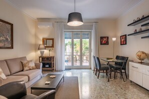 TV - GuestHost - Stadium &Villa Bellini Big APT with Terrace x5 (Catania)