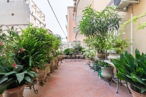 Terrace/patio - GuestHost - Stadium &Villa Bellini Big APT with Terrace x5 (Catania)