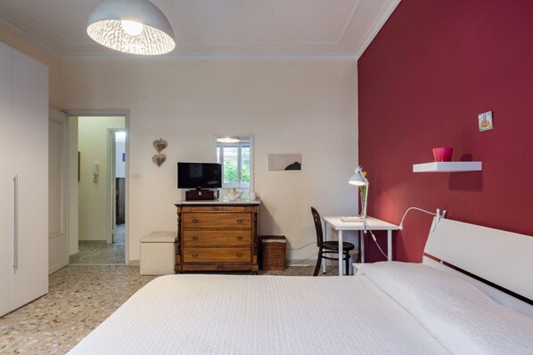 3 室のベッドルーム、アイロン / アイロン台、WiFi、ベッドシーツ