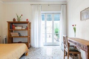 3 quartos, ferros/tábuas de passar roupa, Wi-Fi, roupa de cama