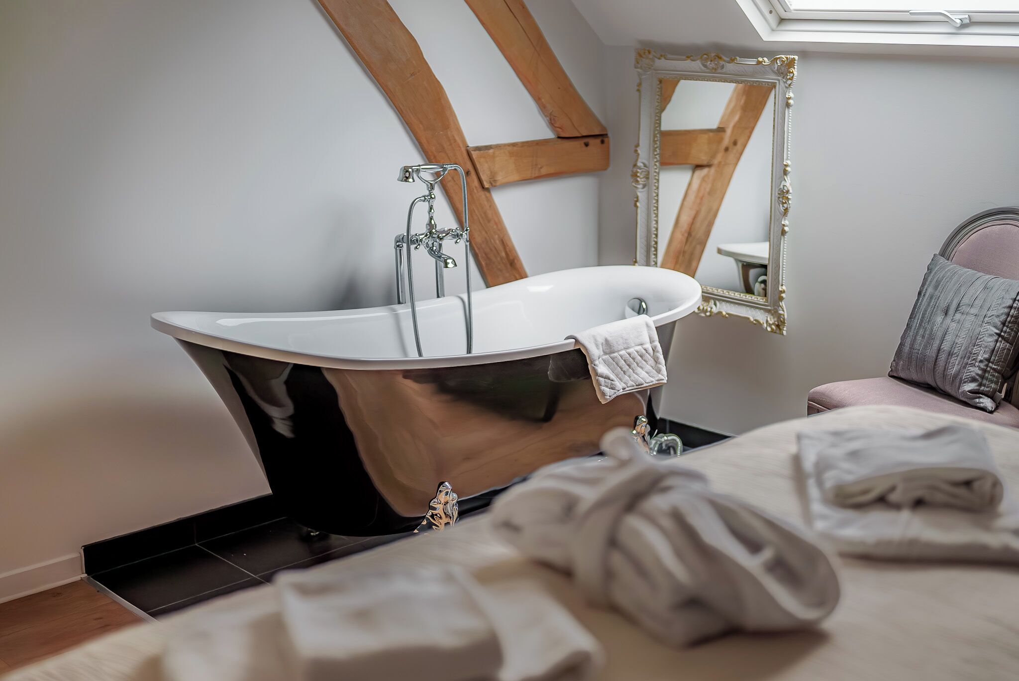 8 makuuhuonetta, silitysrauta/-lauta, ilmainen Wi-Fi, vuodevaatteet