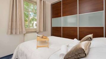 1 habitación, tabla de planchar con plancha, wifi y ropa de cama