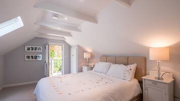 Cottage | 5 bedrooms, individually decorated, individually furnished, free WiFi