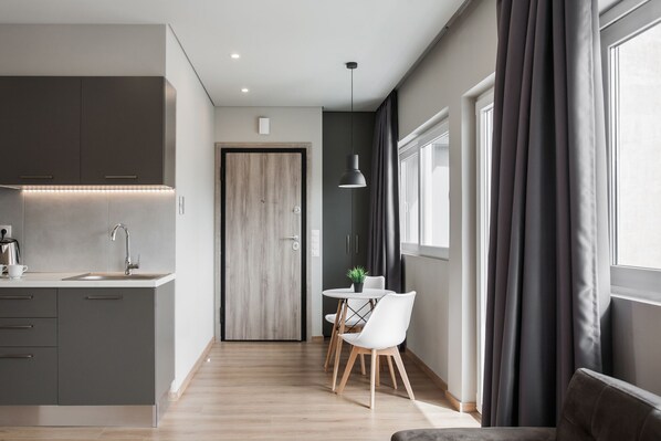 Premium bedding, pillowtop beds, individually decorated - WYZ Attiki Aparthotel (Athens)