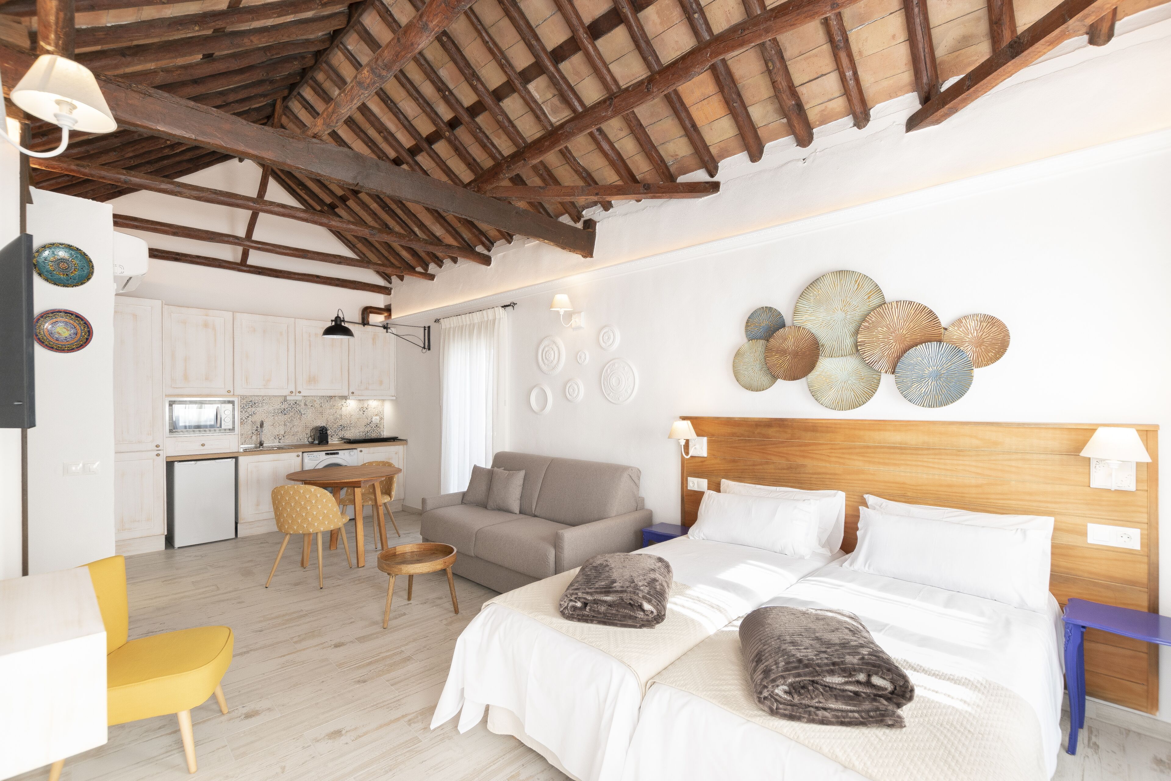 Deluxe Studio | In-room safe, individually decorated, individually furnished