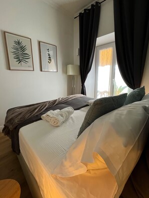 Family Apartment | Down duvets, blackout curtains, iron/ironing board, travel cot - Happy Family Apartments San Pietro (Genoa)